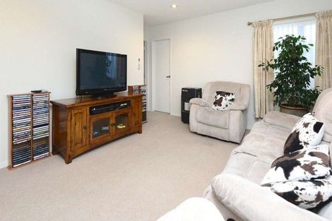 Photo of property in 25 Andy Crescent, Flat Bush, Auckland, 2016