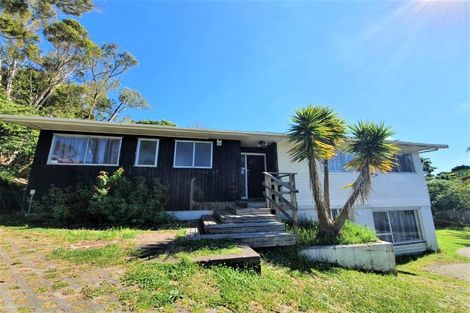Photo of property in 28 Easton Park Parade, Glenfield, Auckland, 0629