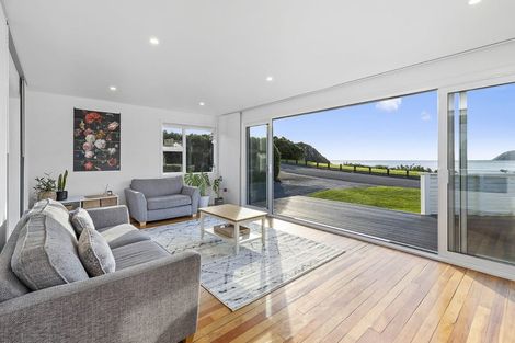 Photo of property in 3 Terrace Road, Titahi Bay, Porirua, 5022