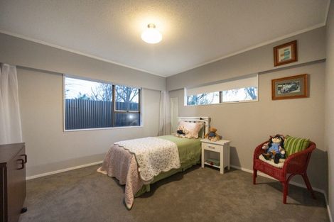 Photo of property in 12 Caulfield Place, Awapuni, Palmerston North, 4412