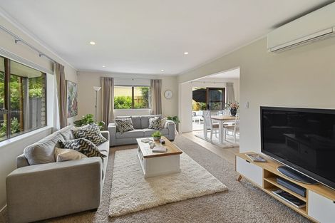 Photo of property in 10 Dalkeith Place, Opaheke, Papakura, 2113