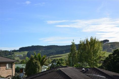 Photo of property in 3 Empressa Heights, Helensville, 0800