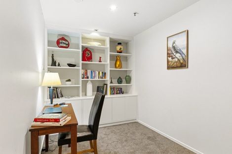 Photo of property in Patent 326 Apartments, 209s/326 Evans Bay Parade, Hataitai, Wellington, 6021