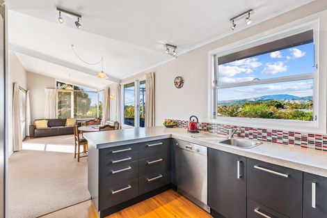 Photo of property in 18 Rua Road, Paraparaumu Beach, Paraparaumu, 5032