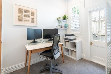 Photo of property in 60 Hawker Street, Mount Victoria, Wellington, 6011