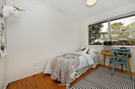 Photo of property in 80 Lantana Road, Green Bay, Auckland, 0604