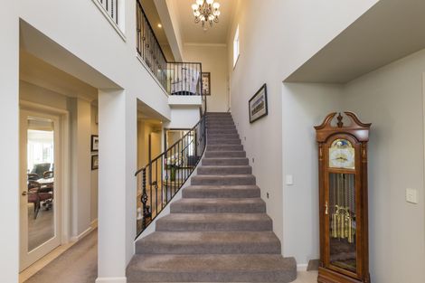 Photo of property in 7 Fairway Grove, Hokowhitu, Palmerston North, 4410