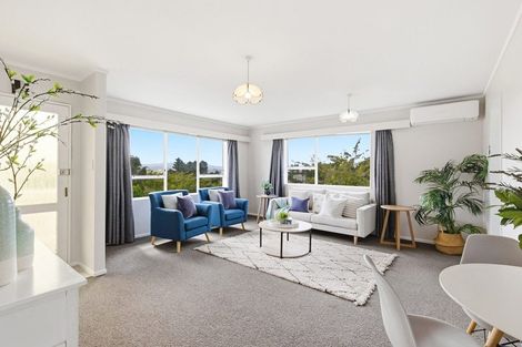 Photo of property in 10a Kingsbridge Place, Newlands, Wellington, 6037