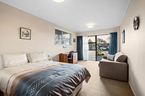 Photo of property in 11 Cargill Place, Frankleigh Park, New Plymouth, 4310