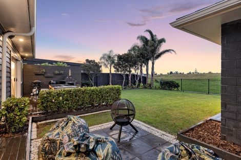 Photo of property in 36 Selliera Place, Papamoa Beach, Papamoa, 3118