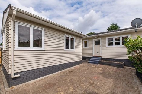 Photo of property in 1/7 Woodside Road, Massey, Auckland, 0614