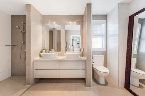 Photo of property in 8 The Parade, Bucklands Beach, Auckland, 2012