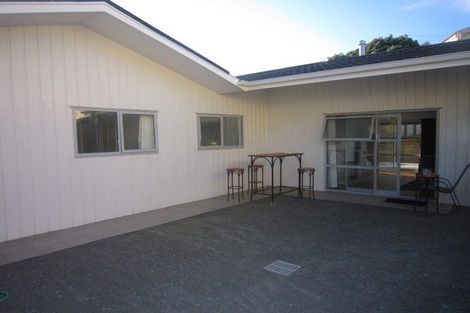 Photo of property in 1 Cherry Grove, Strathmore Park, Wellington, 6022