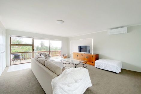 Photo of property in 2 Eastglen Road, Glen Eden, Auckland, 0602