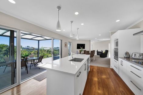 Photo of property in 5 Condor Crescent, Waiwhakaiho, New Plymouth, 4312