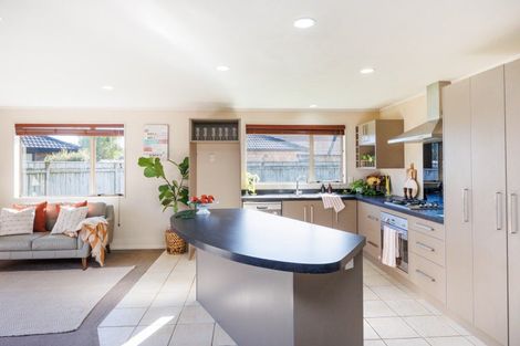 Photo of property in 21 Cleveland Heights, Kelvin Grove, Palmerston North, 4414