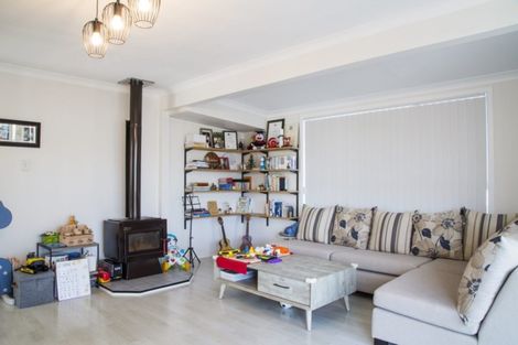 Photo of property in 43 Strid Road, Te Atatu South, Auckland, 0610