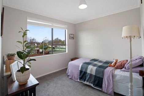 Photo of property in 1a James Condon Place, Redwood, Christchurch, 8051