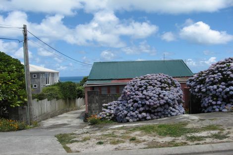 Photo of property in 9 Ngatira Road, Muriwai, Waimauku, 0881
