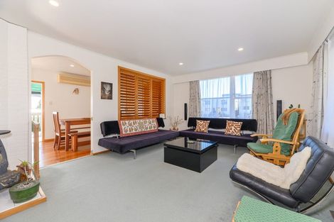 Photo of property in 18 Lavelle Road, Henderson, Auckland, 0612