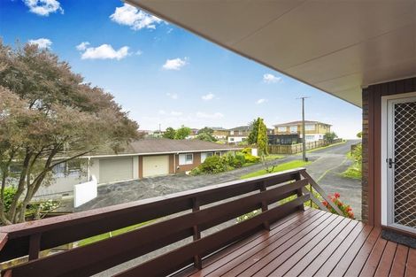 Photo of property in 2/4210a Great North Road, Glendene, Auckland, 0602