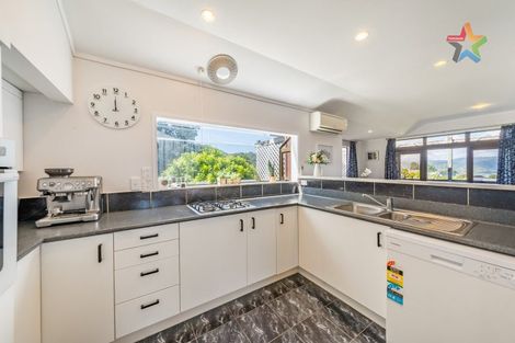 Photo of property in 24 Matuhi Street, Tirohanga, Lower Hutt, 5010