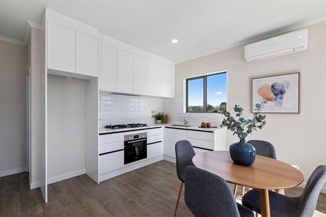 Photo of property in 18 Gilbransen Road, Kumeu, 0810