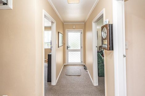 Photo of property in 40 Selwyn Crescent, College Estate, Whanganui, 4500
