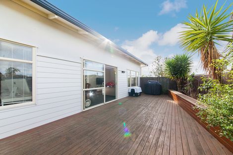 Photo of property in 18 Cinnabar Place, Westgate, Auckland, 0614
