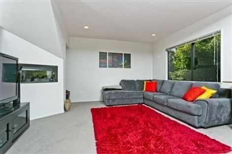 Photo of property in 2/182 Queen Street, Northcote Point, Auckland, 0627