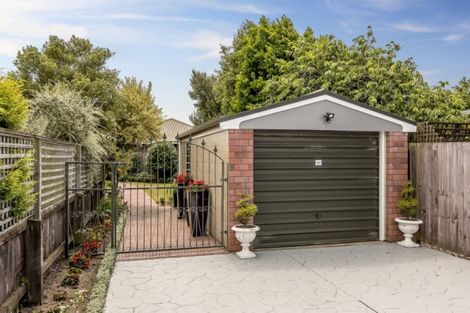 Photo of property in 2/31 Kirsten Place, Parklands, Christchurch, 8083