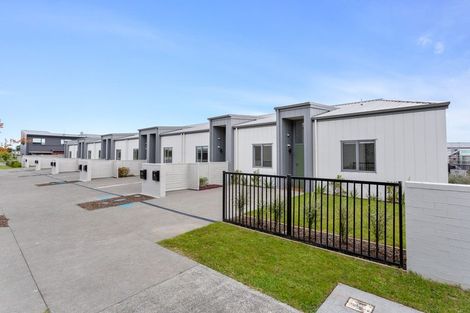 Photo of property in 15 Periko Way, Takanini, 2112