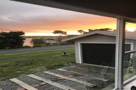Photo of property in 10 Ferry Parade, Herald Island, Auckland, 0618