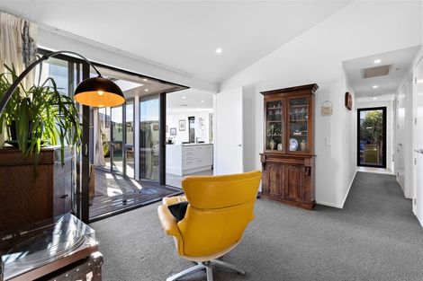 Photo of property in 27 Holiday Drive, Mairehau, Christchurch, 8052