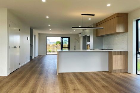 Photo of property in 4 Harikoa Way, Karaka, 2113