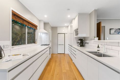 Photo of property in 19 Woodcote Drive, Glenfield, Auckland, 0629