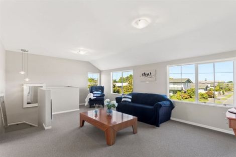 Photo of property in 39 Crofton Road, Harewood, Christchurch, 8051