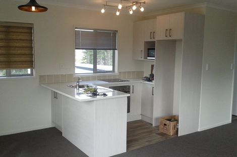 Photo of property in 37 Hibiscus Coast Highway, Silverdale, 0932