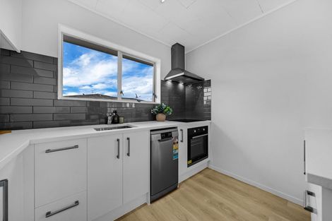 Photo of property in 2/37 Blacklock Avenue, Henderson, Auckland, 0612