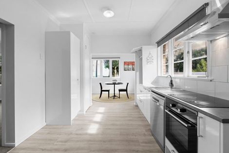 Photo of property in 2 Old Farm Road, Hamilton East, Hamilton, 3216