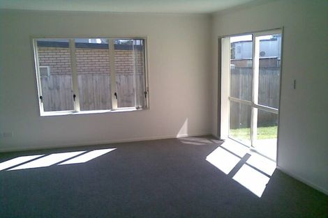 Photo of property in 8 Charta Place, Sunnyvale, Auckland, 0612