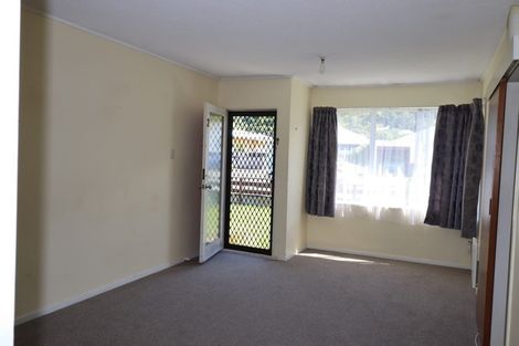 Photo of property in 2/171 Queens Drive, Lyall Bay, Wellington, 6022