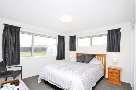 Photo of property in 17 Sunrise Drive, Seaward Bush, Invercargill, 9812