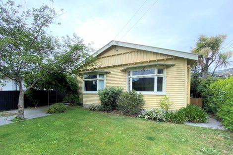 Photo of property in 19 Taupata Street, Redcliffs, Christchurch, 8081