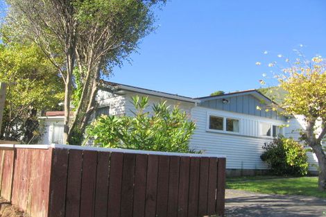 Photo of property in 4 Peckham Grove, Tawa, Wellington, 5028