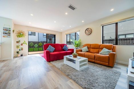 Photo of property in 16 Cara Avenue, Kumeu, 0810