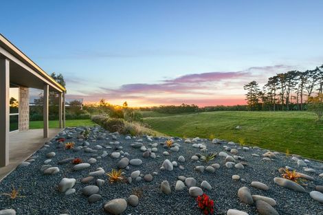 Photo of property in 32 Arthur Road, Paraite, New Plymouth, 4373