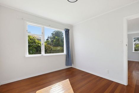 Photo of property in 3/139 Queens Drive, Lyall Bay, Wellington, 6022