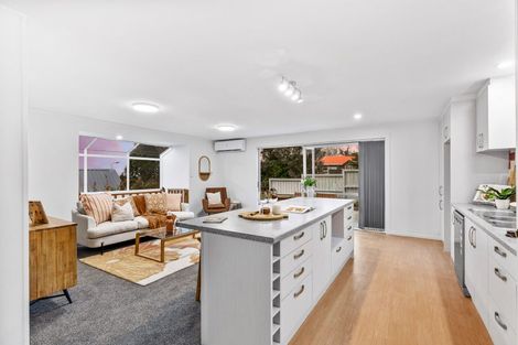 Photo of property in 10 Beauchamp Drive, Massey, Auckland, 0614