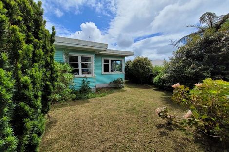 Photo of property in 18 Miles Crescent, Newlands, Wellington, 6037